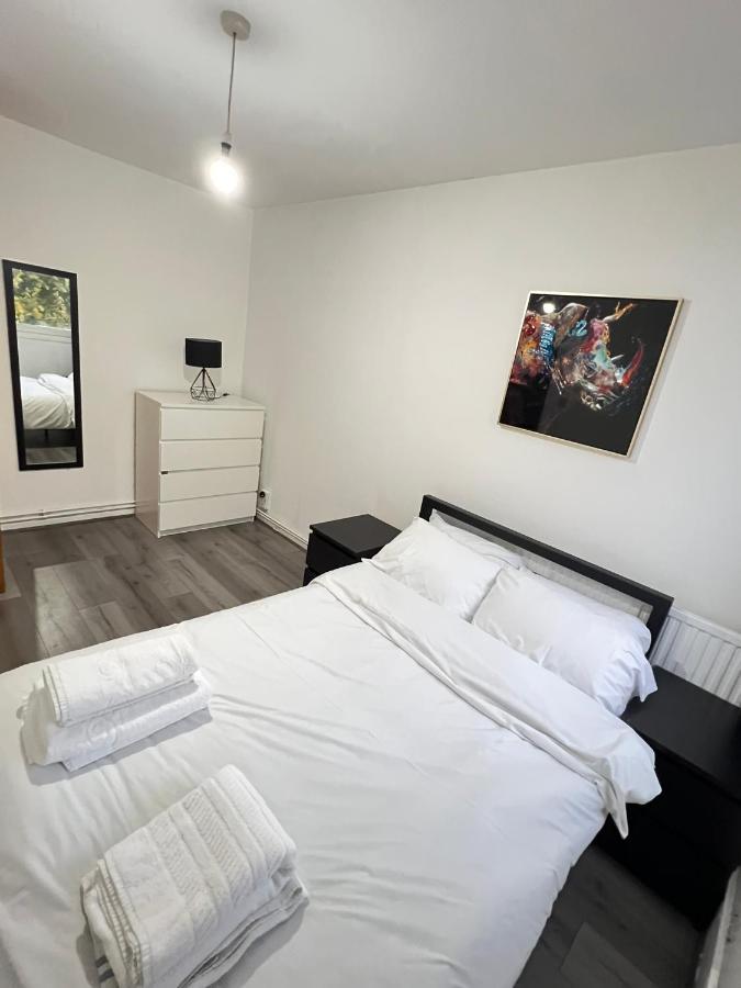 Entire 3 Bedroom Luxury Apartment In London With Private Balcony מראה חיצוני תמונה