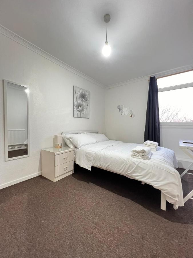 Entire 3 Bedroom Luxury Apartment In London With Private Balcony מראה חיצוני תמונה